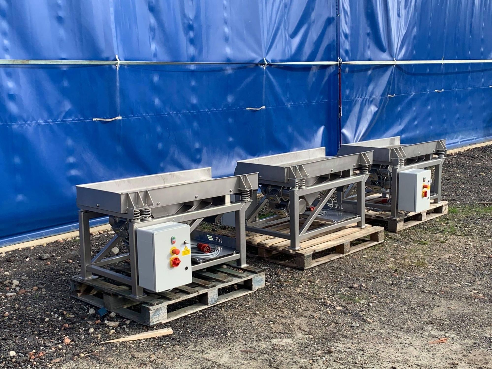 Vibrating Feeders and Graders