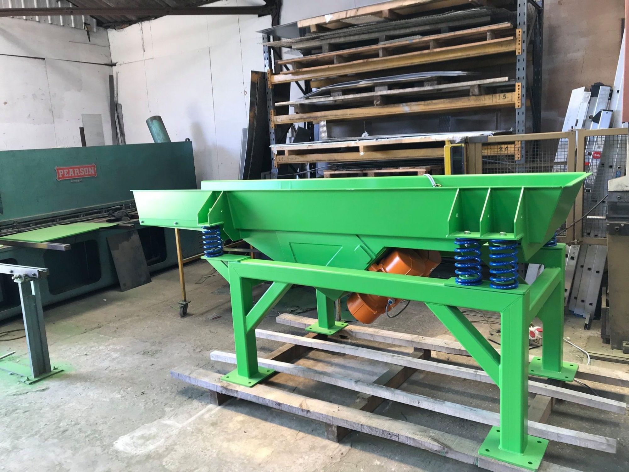 Vibrating Feeders and Graders