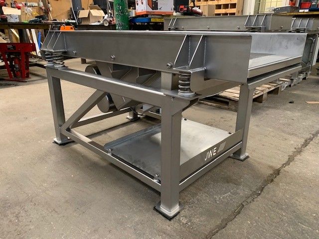 Vibrating Feeders and Graders
